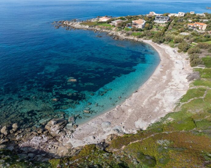 Corbara, Marine de Davia, villa 3 chambres, piscine, vue mer panoramique, plage à pied