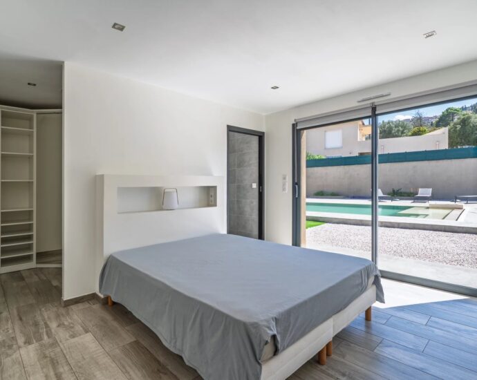 Monticello, near L’Île-Rousse, sea-view villa, 4 bedrooms, mirror pool, close to the beach
