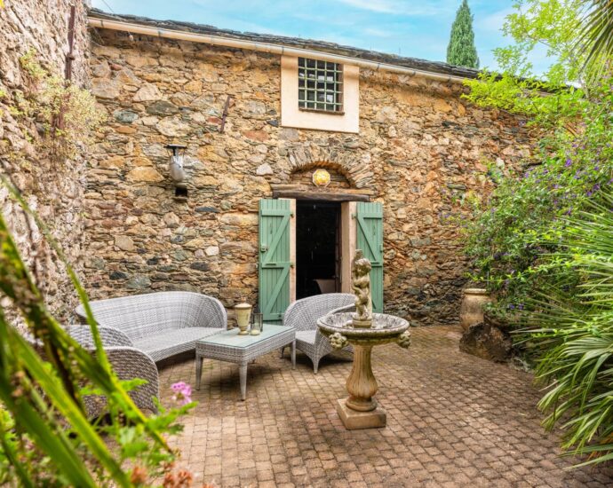 Oletta, Restored Mill, 3 Bedrooms, swimming pool, Valley and Mountain Views, Close to Beaches