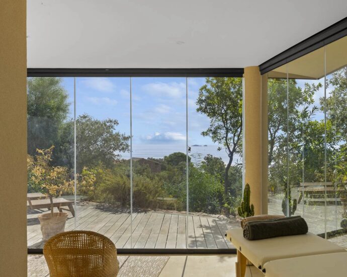 Porto-Vecchio, Palombaggia, Panoramic sea-view villa, 6 bedrooms, within walking distance of the beach