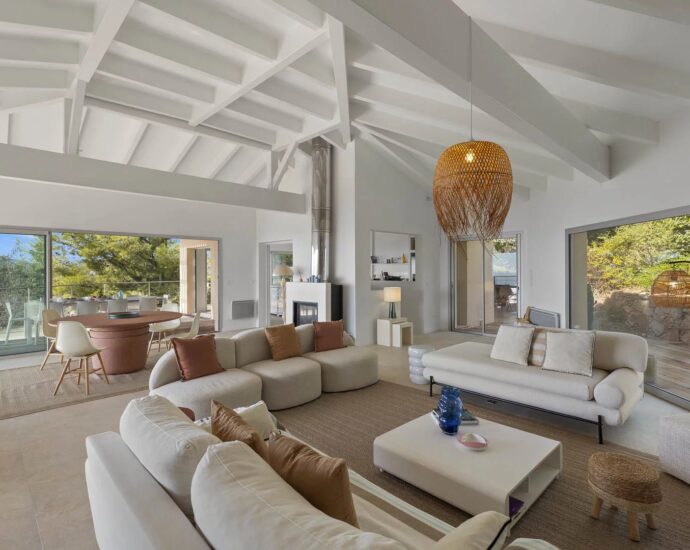 Porto-Vecchio, Palombaggia, Panoramic sea-view villa, 6 bedrooms, within walking distance of the beach