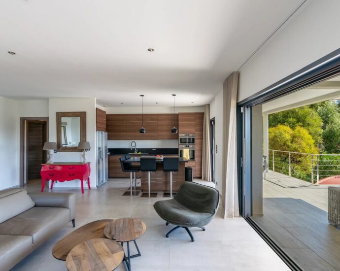 Exclusive Listing, Pinarello, Sea View Villa, 4 Bedrooms, Pool, Walking Distance to the Beach