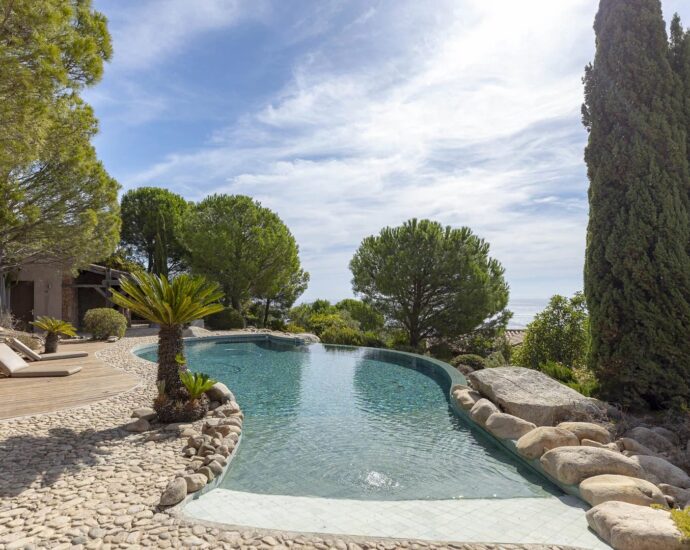 Porto-Vecchio, Palombaggia, Panoramic sea-view villa, 6 bedrooms, within walking distance of the beach