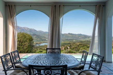 Oletta, villa d&rsquo;architecte, 5 chambres,  piscine, vue mer et montagnes panoramique proche plage