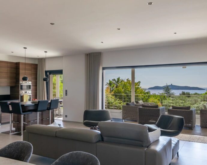 Exclusive Listing, Pinarello, Sea View Villa, 4 Bedrooms, Pool, Walking Distance to the Beach