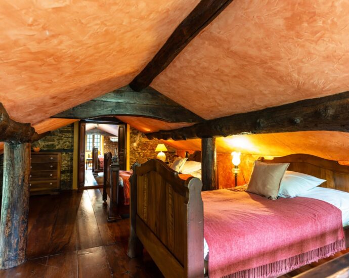 Oletta, Restored Mill, 3 Bedrooms, swimming pool, Valley and Mountain Views, Close to Beaches