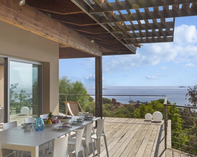 Porto-Vecchio, Palombaggia, Panoramic sea-view villa, 6 bedrooms, within walking distance of the beach