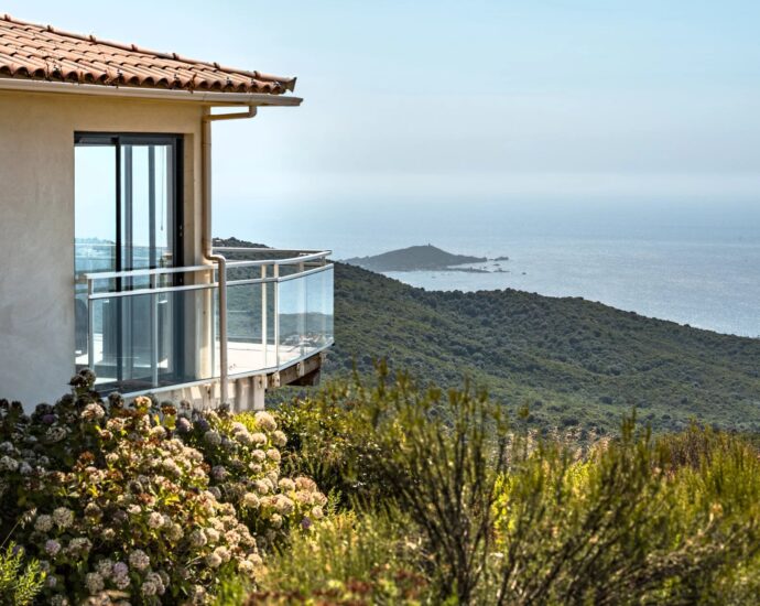 Porticcio, single-storey villa, 4 bedrooms, pool, panoramic sea view, close to beaches