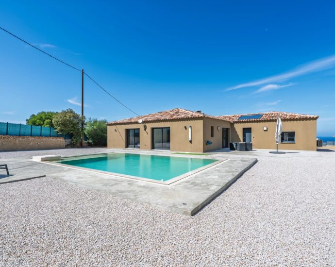 Monticello, near L’Île-Rousse, sea-view villa, 4 bedrooms, mirror pool, close to the beach