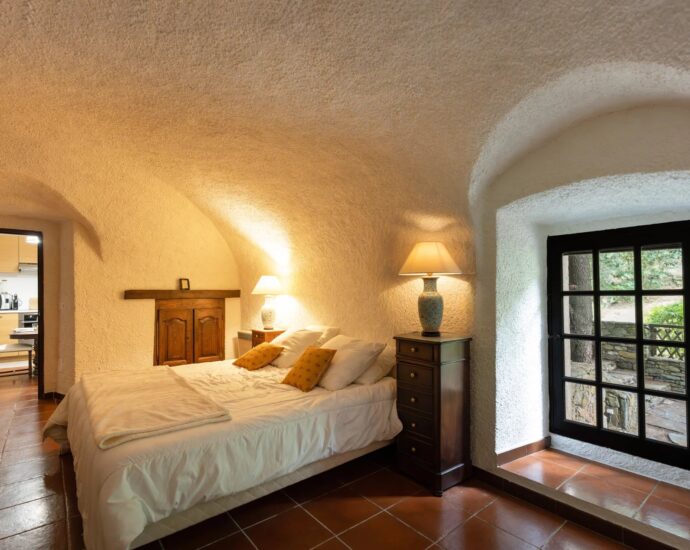 Oletta, Restored Mill, 3 Bedrooms, swimming pool, Valley and Mountain Views, Close to Beaches