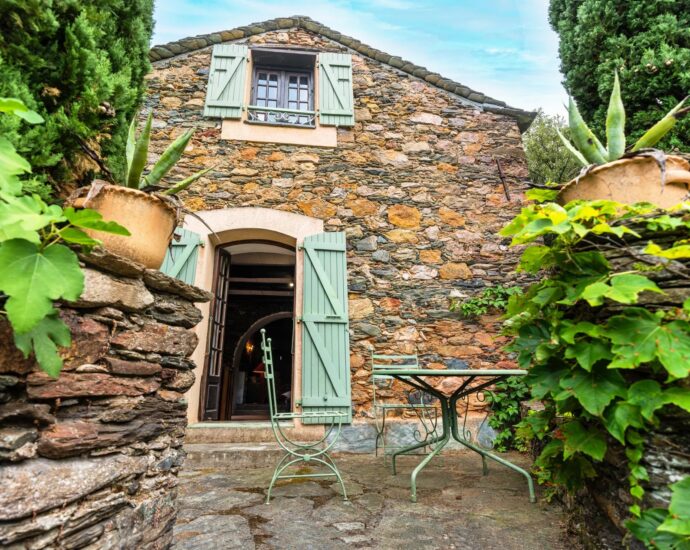 Oletta, Restored Mill, 3 Bedrooms, swimming pool, Valley and Mountain Views, Close to Beaches