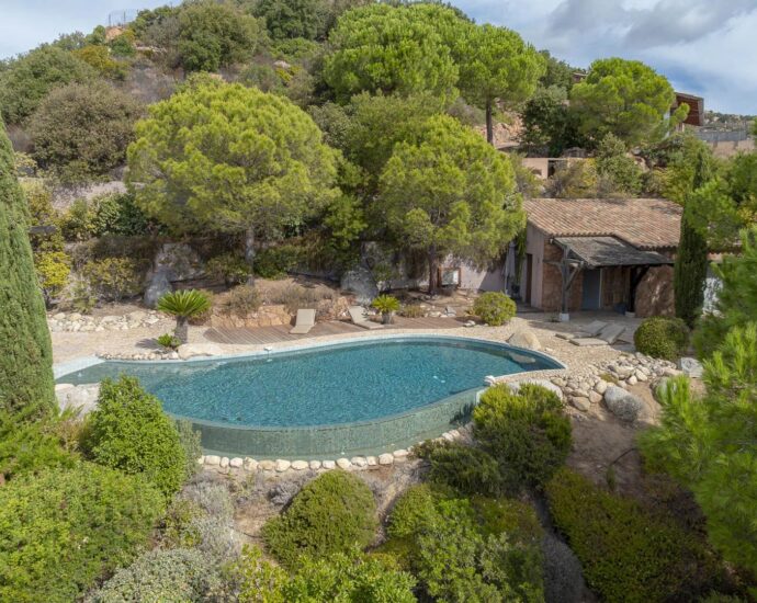 Porto-Vecchio, Palombaggia, Panoramic sea-view villa, 6 bedrooms, within walking distance of the beach