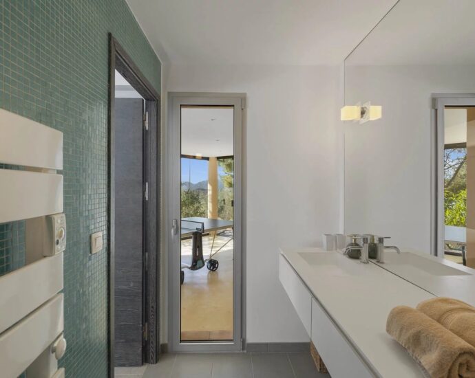 Porto-Vecchio, Palombaggia, Panoramic sea-view villa, 6 bedrooms, within walking distance of the beach