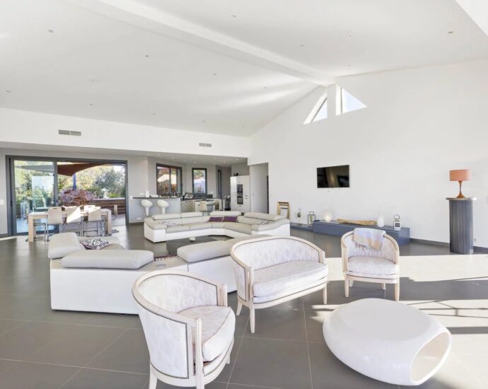 Arasu , Villa contemporaine, 8 chambres, piscine à  débordement, vue mer panoramique, proche plage