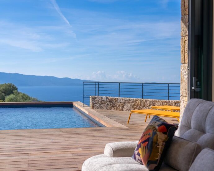 Ajaccio, Salario, Contemporary villa with panoramic sea views, high-end features, 4 suites, swimming pool, close to the beach