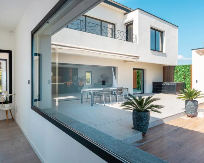 South Bastia, sea-view villa, 7 rooms, 3 bedrooms, swimming pool, close to the beach