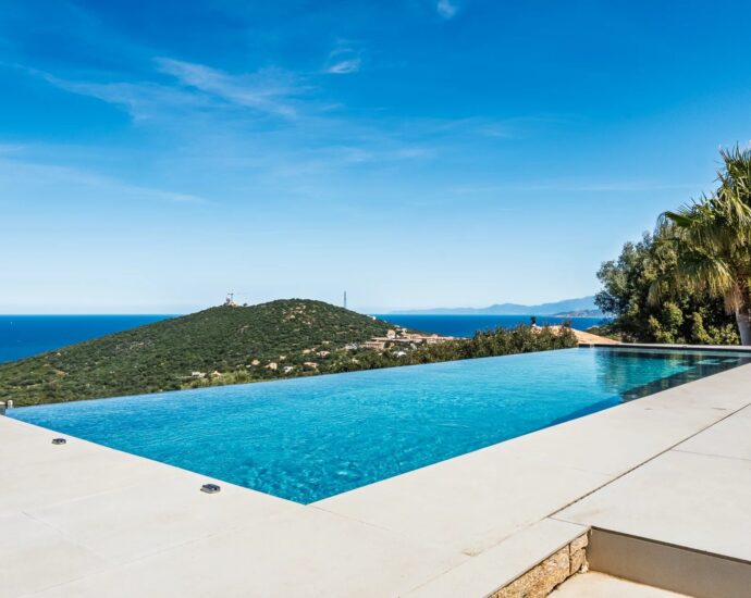 Corbara, villa 4 chambres, piscine à débordement, vue mer imprenable, proche plage