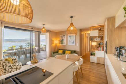 Exclusive listing, Porticcio, apartment with panoramic sea views, 2 bedrooms, terrace, private parking, within walking distance of the beach