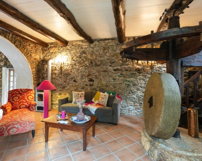 Oletta, Restored Mill, 3 Bedrooms, swimming pool, Valley and Mountain Views, Close to Beaches