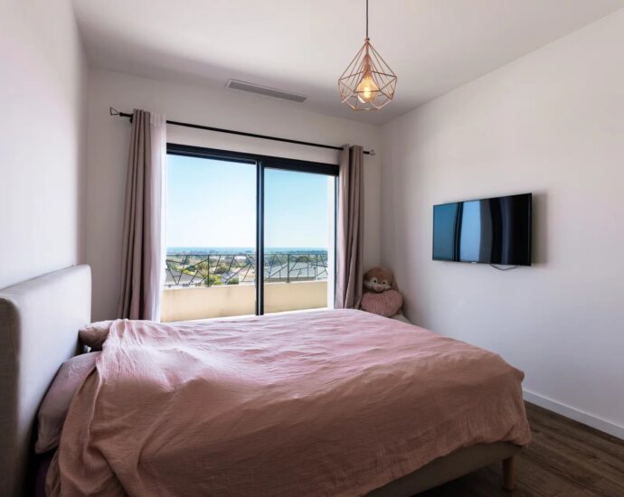 South Bastia, sea-view villa, 7 rooms, 3 bedrooms, swimming pool, close to the beach