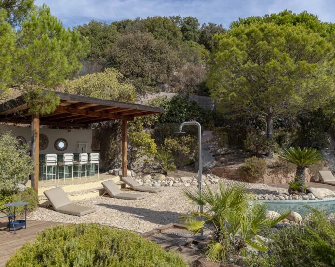 Porto-Vecchio, Palombaggia, Panoramic sea-view villa, 6 bedrooms, within walking distance of the beach
