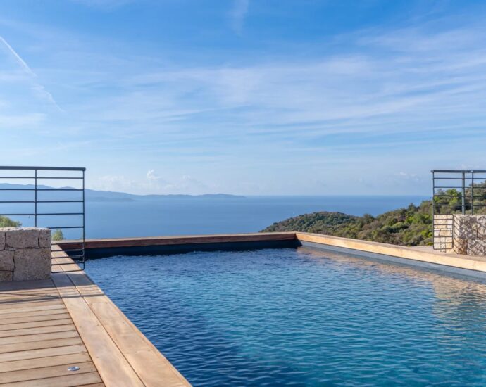 Ajaccio, Salario, Contemporary villa with panoramic sea views, high-end features, 4 suites, swimming pool, close to the beach