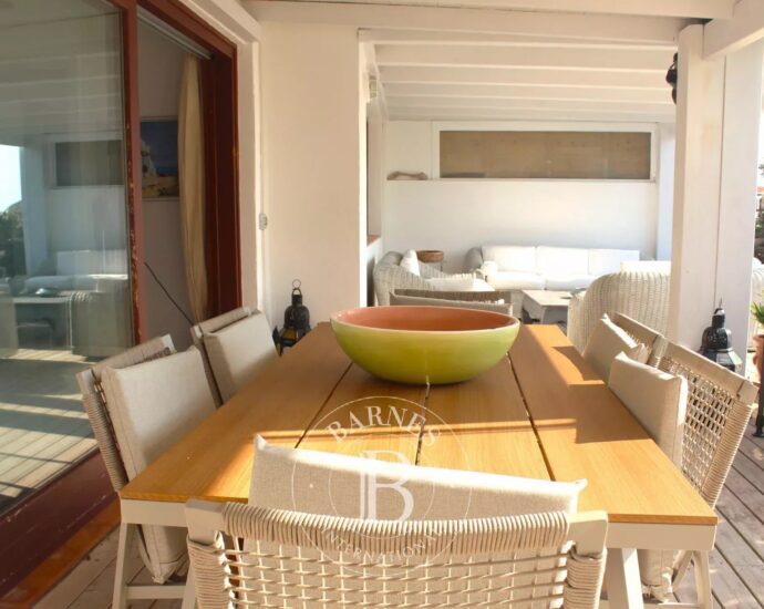 Ile de Cavallo – Appartement en rez-de-jardin – 4 pièces – Vue mer