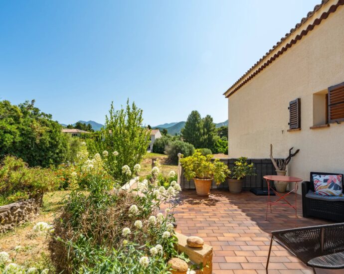 Saint-Florent, 5 bedroom villa, close to the beach and town center